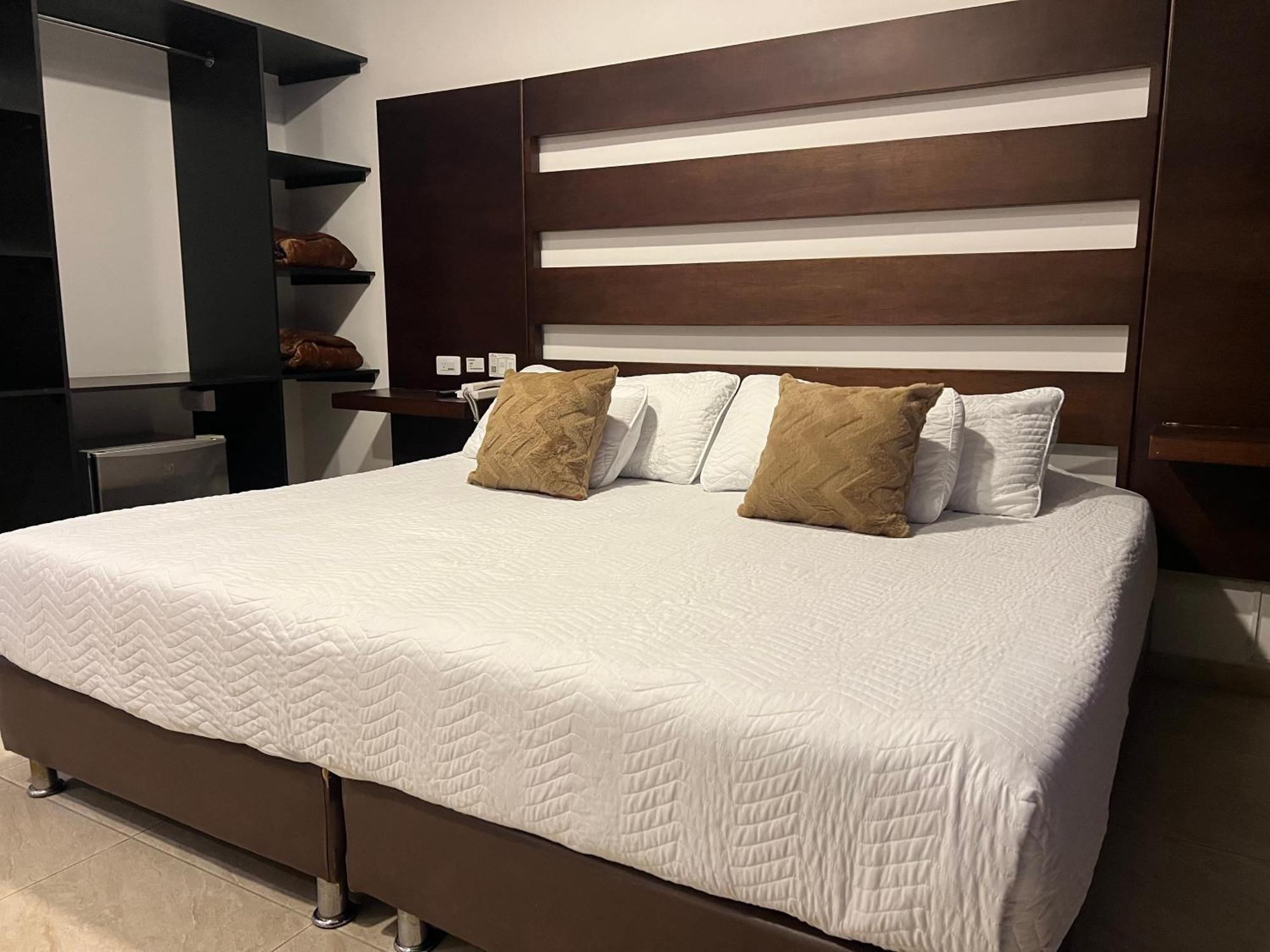 Hotel Marialu Ocaña Kültér fotó