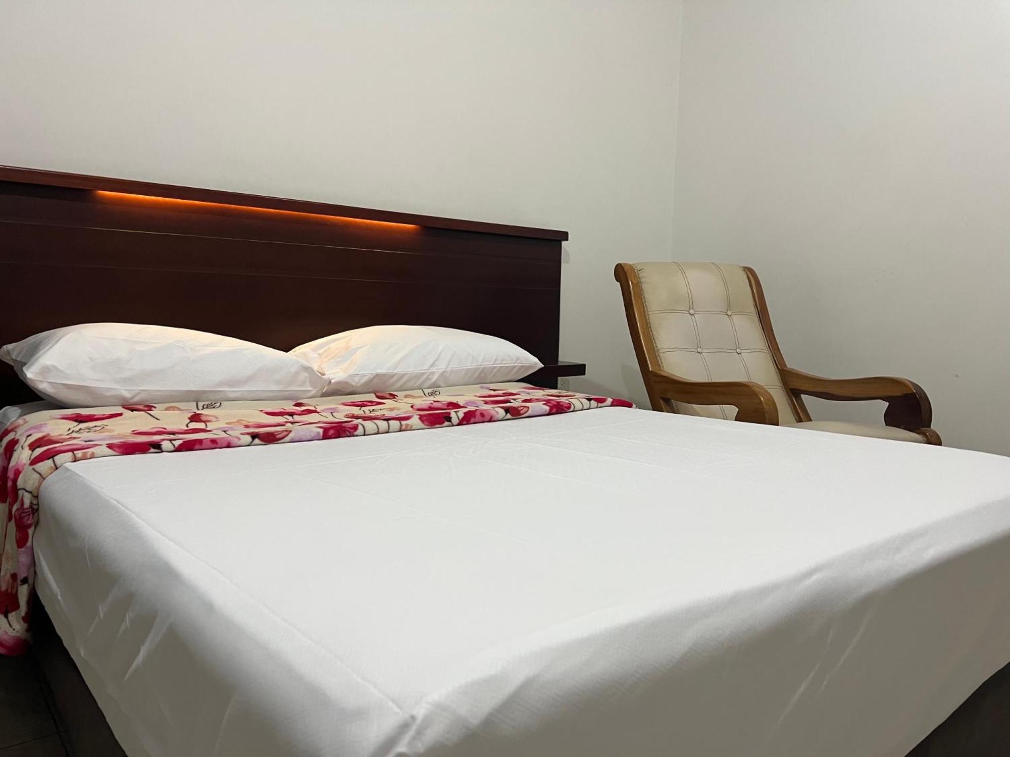 Hotel Marialu Ocaña Kültér fotó