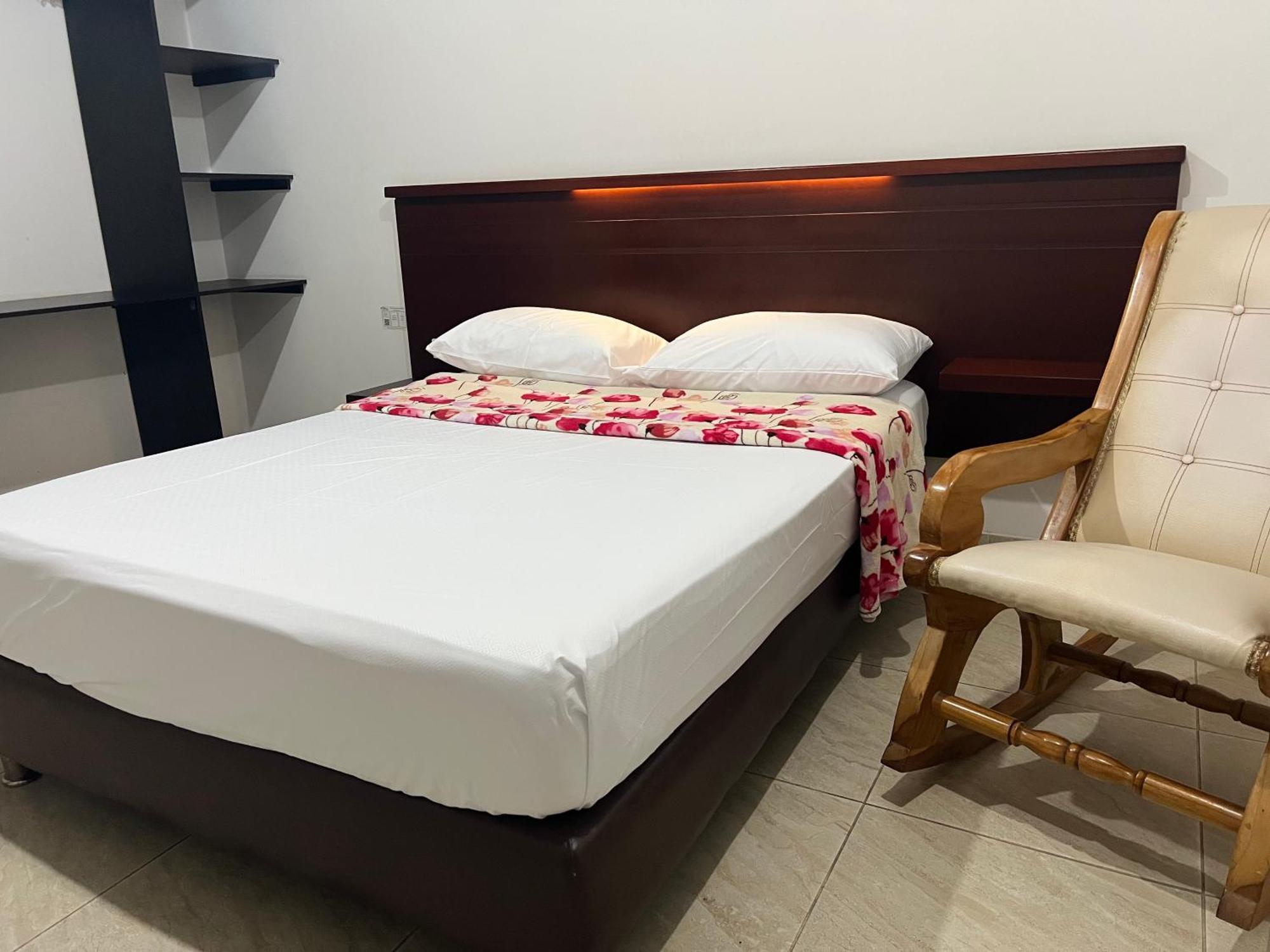 Hotel Marialu Ocaña Kültér fotó